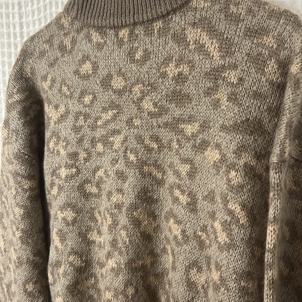 Aerie Sweater Women's XS Brown Crewneck Pullover Leopard Print Knit Relaxed - Picture 7 of 7